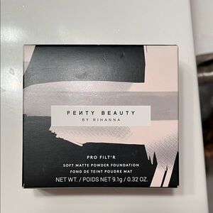Fenty Beauty Pro Filt'r Soft Matte Powder Foundation - 290